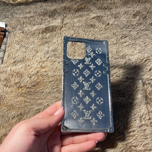 LV Mirrored Iphone 12 Pro Max Case - Picture 4 of 4